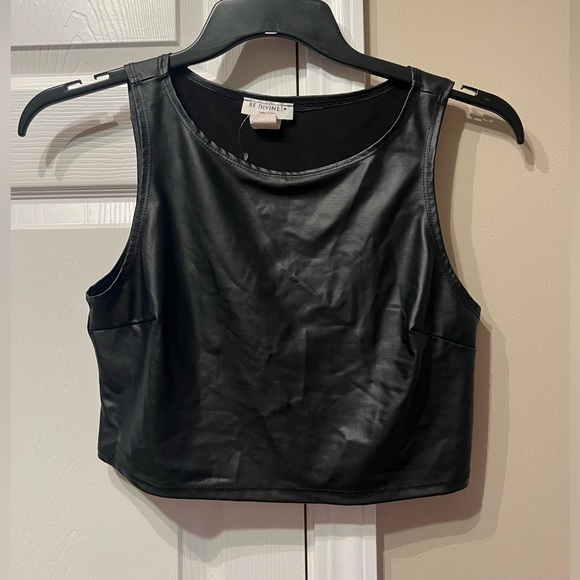 Tops - Women’s leather cropped top size XL